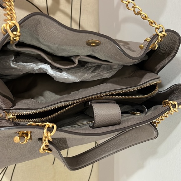 Tory Burch Chelsea Slouchy Leather Tote - Picture 3 of 3